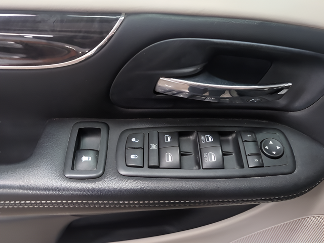 2012 Chrysler Town & Country Touring