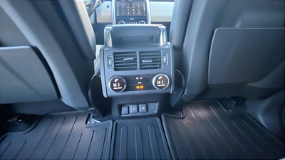 2023 Land Rover Discovery Metropolitan Edition