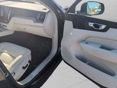 2023 Volvo XC60 B5 Plus Dark Theme